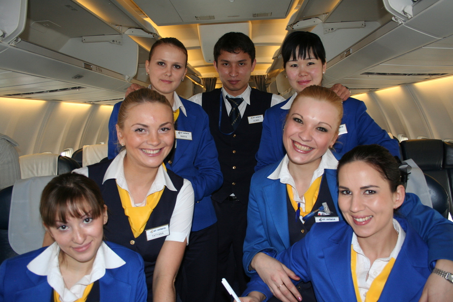 Колледж бортпроводников после 9 класса. Air Astana стюардессы. Air Astana униформа. Air Astana Cabin Crew. Эйр Астана стюардессы.